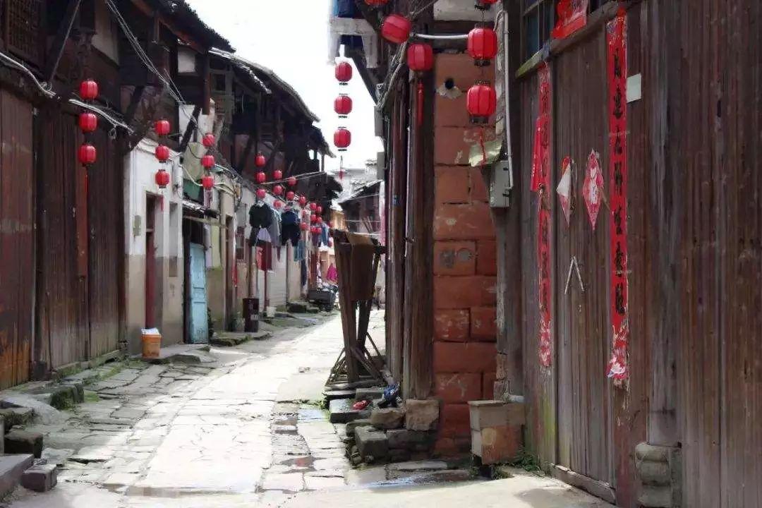 探索问答交流新时代-白鞋子洗完晾晒后发黄,这应该怎么办?平台